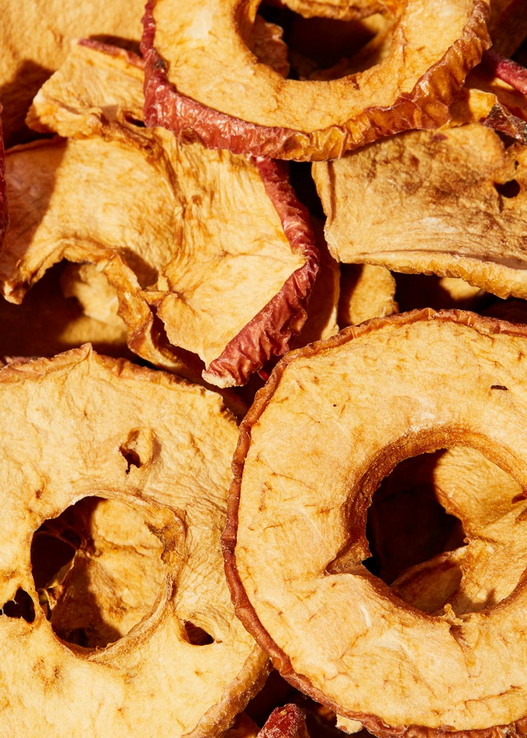 Nahaufnahme von Apfelchips in Ringform