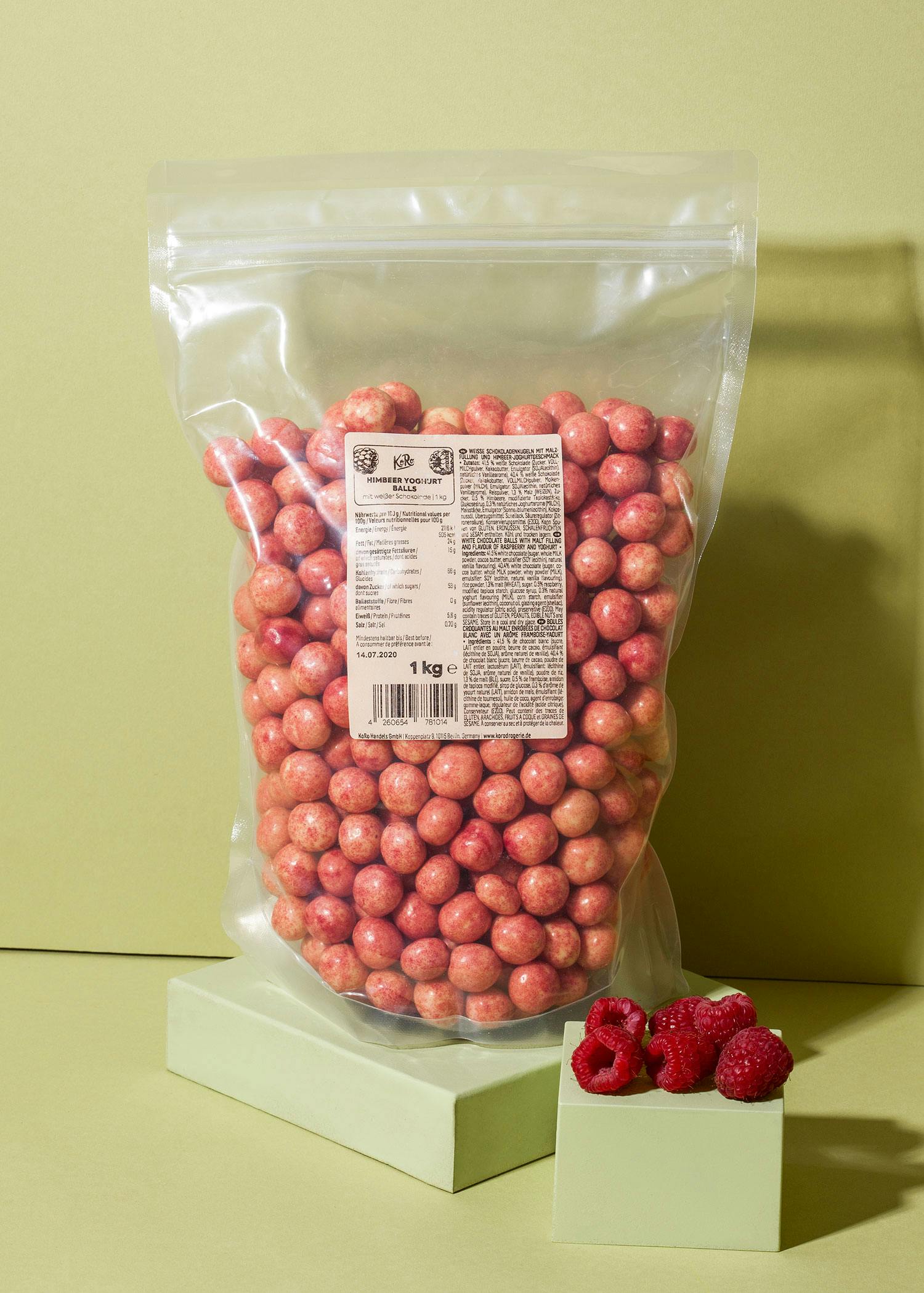 Eine Plastiktüte mit Erdbeeren in Schokolade bedeckt