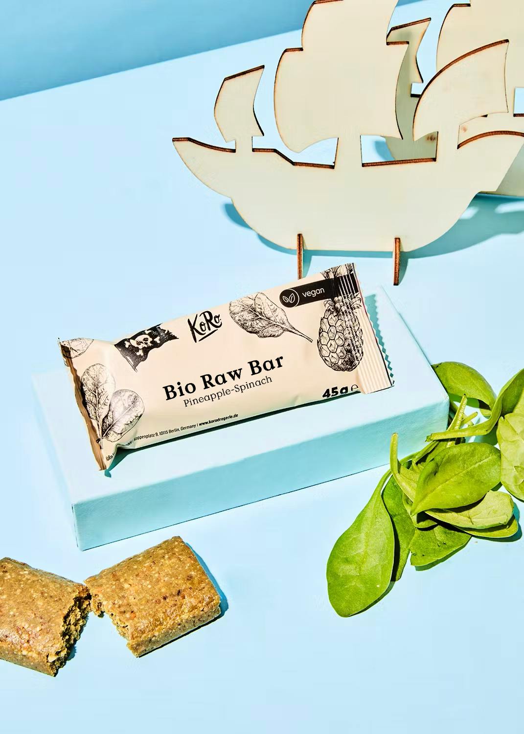 eine Bio-Rohrbar mit Spinat und Ananas