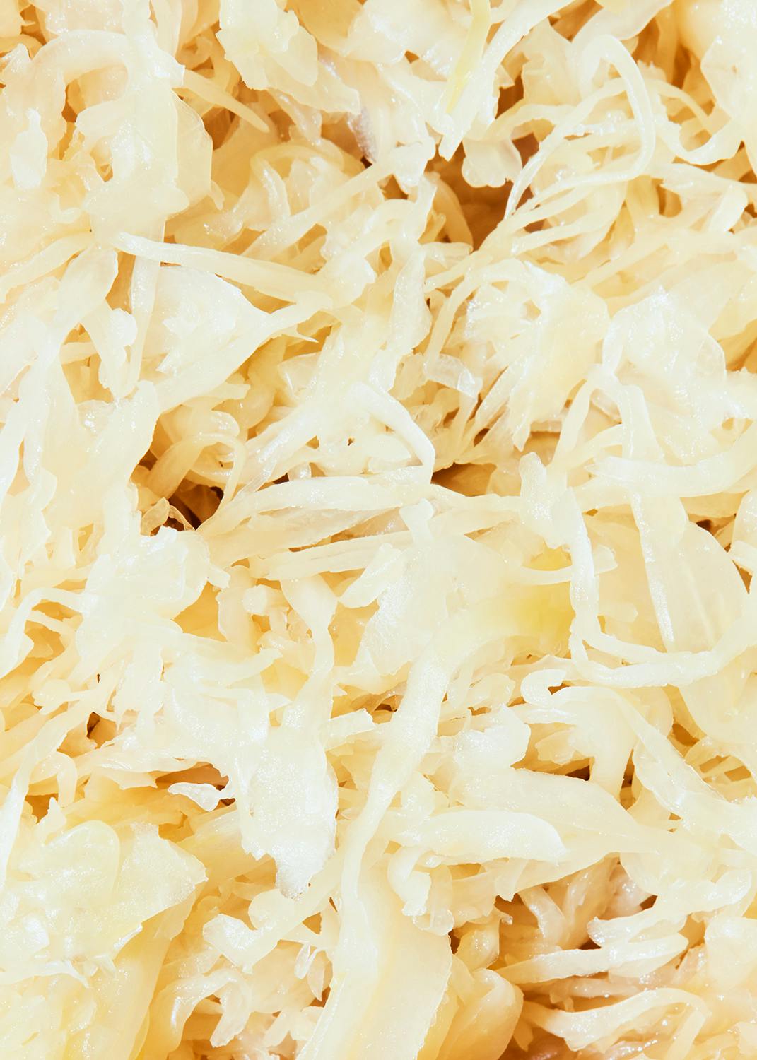 eine Nahaufnahme eines Stücks sauerkrauts