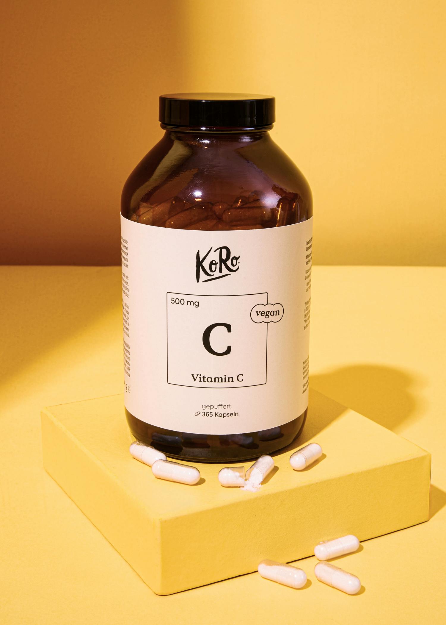 eine braune Flasche mit einem weißen Etikett mit der Aufschrift " vitamin c "