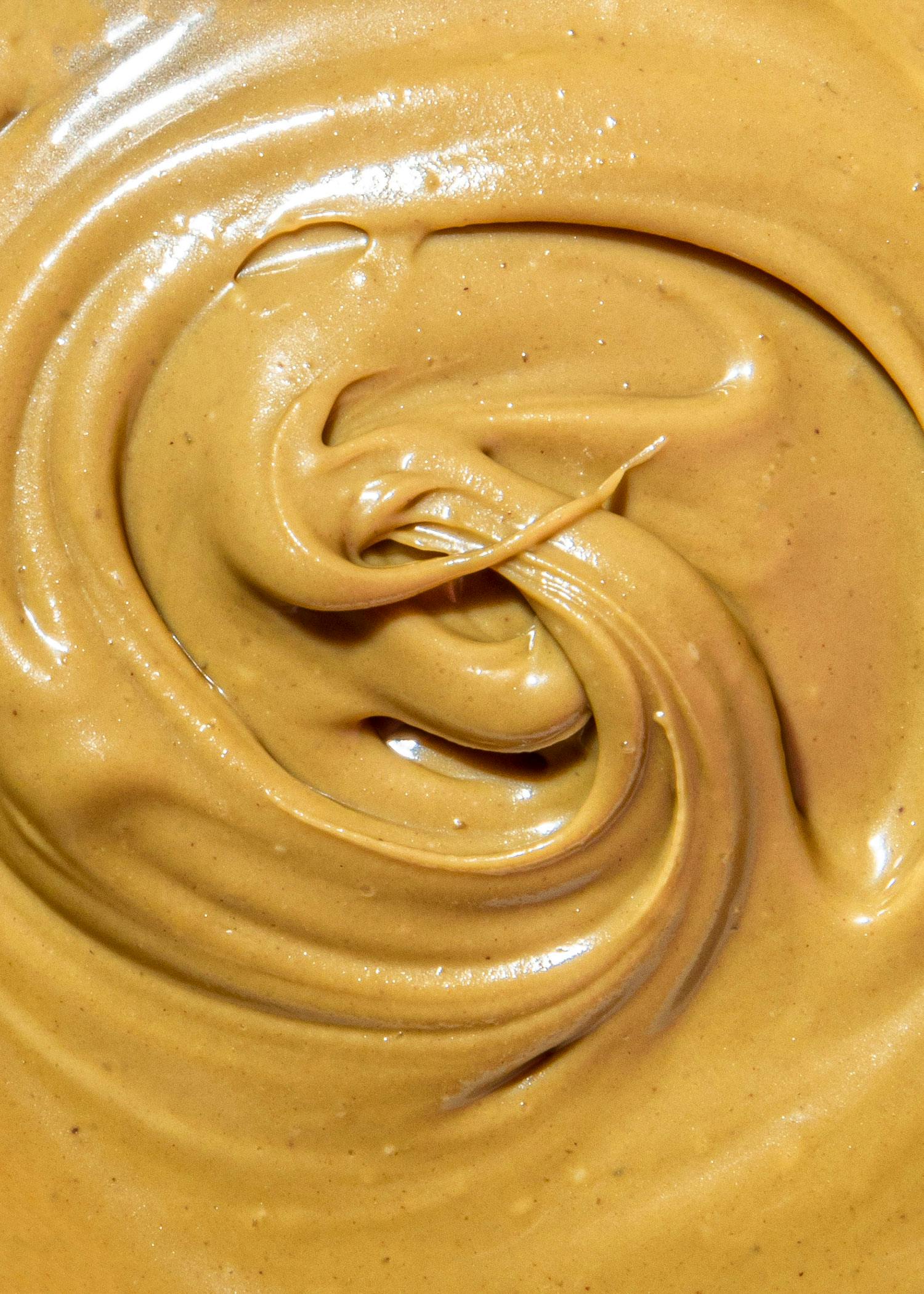 eine Nahaufnahme einer Erdnussbutter mit einer Swirlstruktur