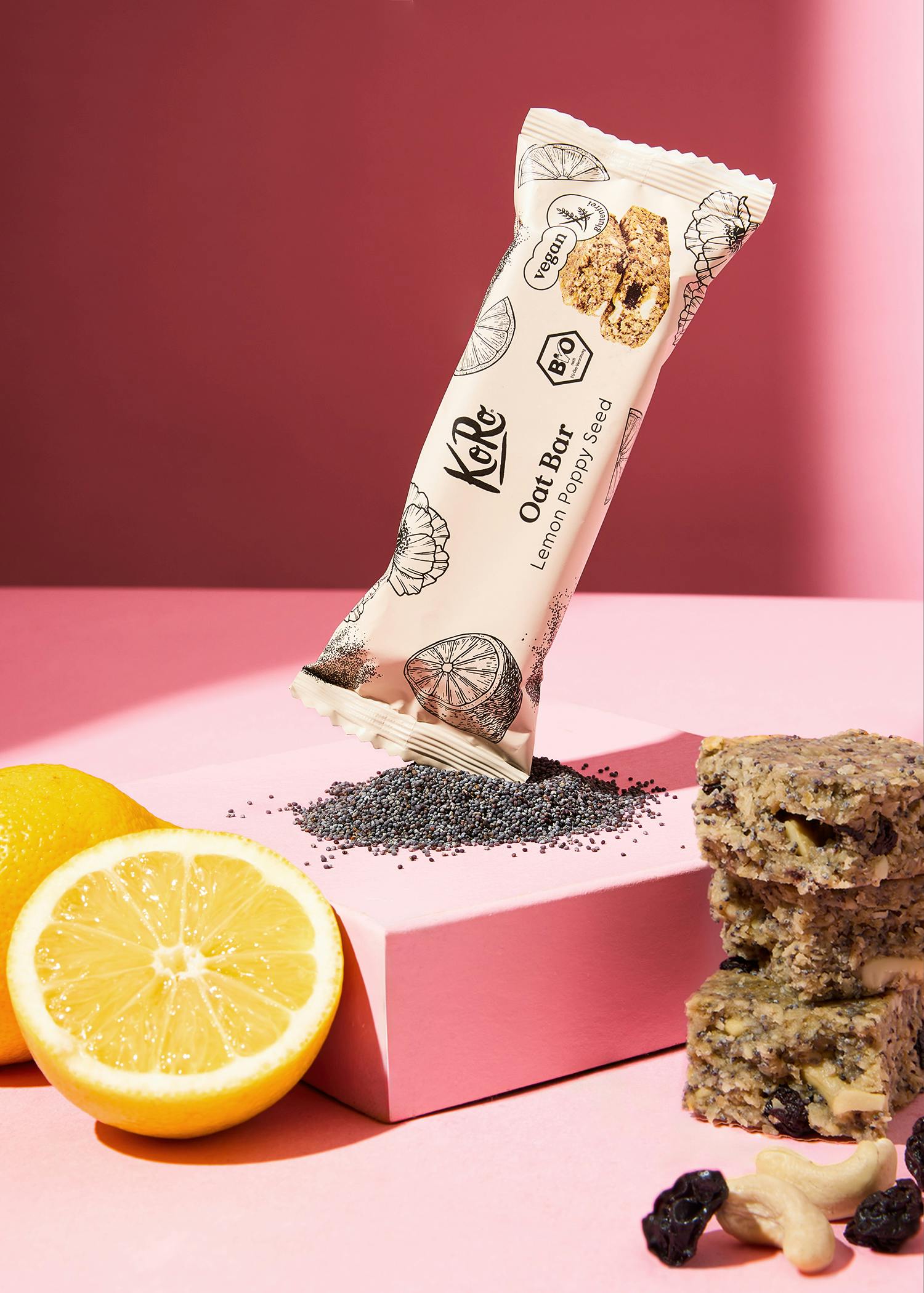 eine oat bar mit zitrone und mohnsamen