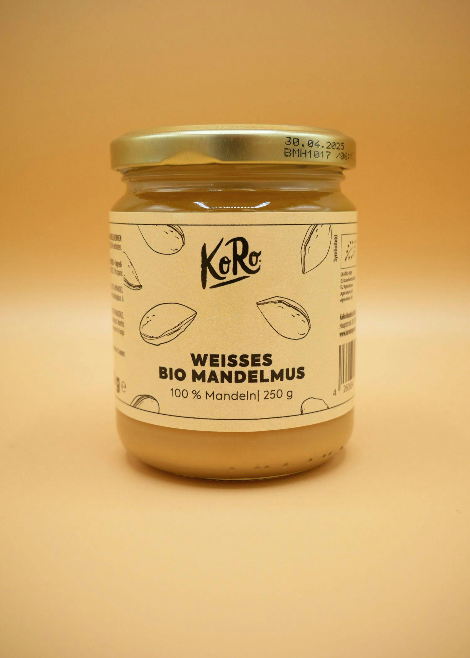 ein Glas weißes Bio Mandelmus von koro