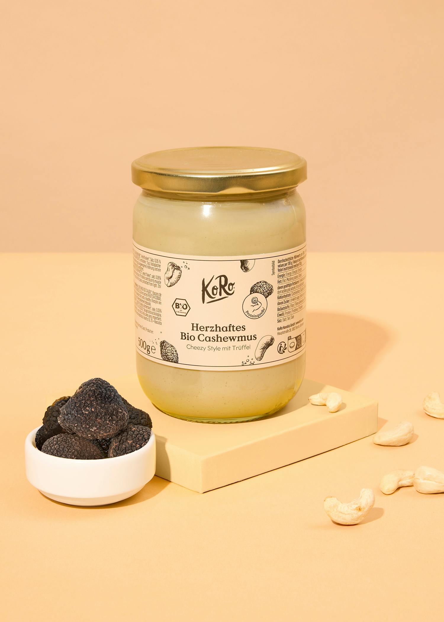 ein Glas mit der Aufschrift herzhaftes Bio Cashewmus