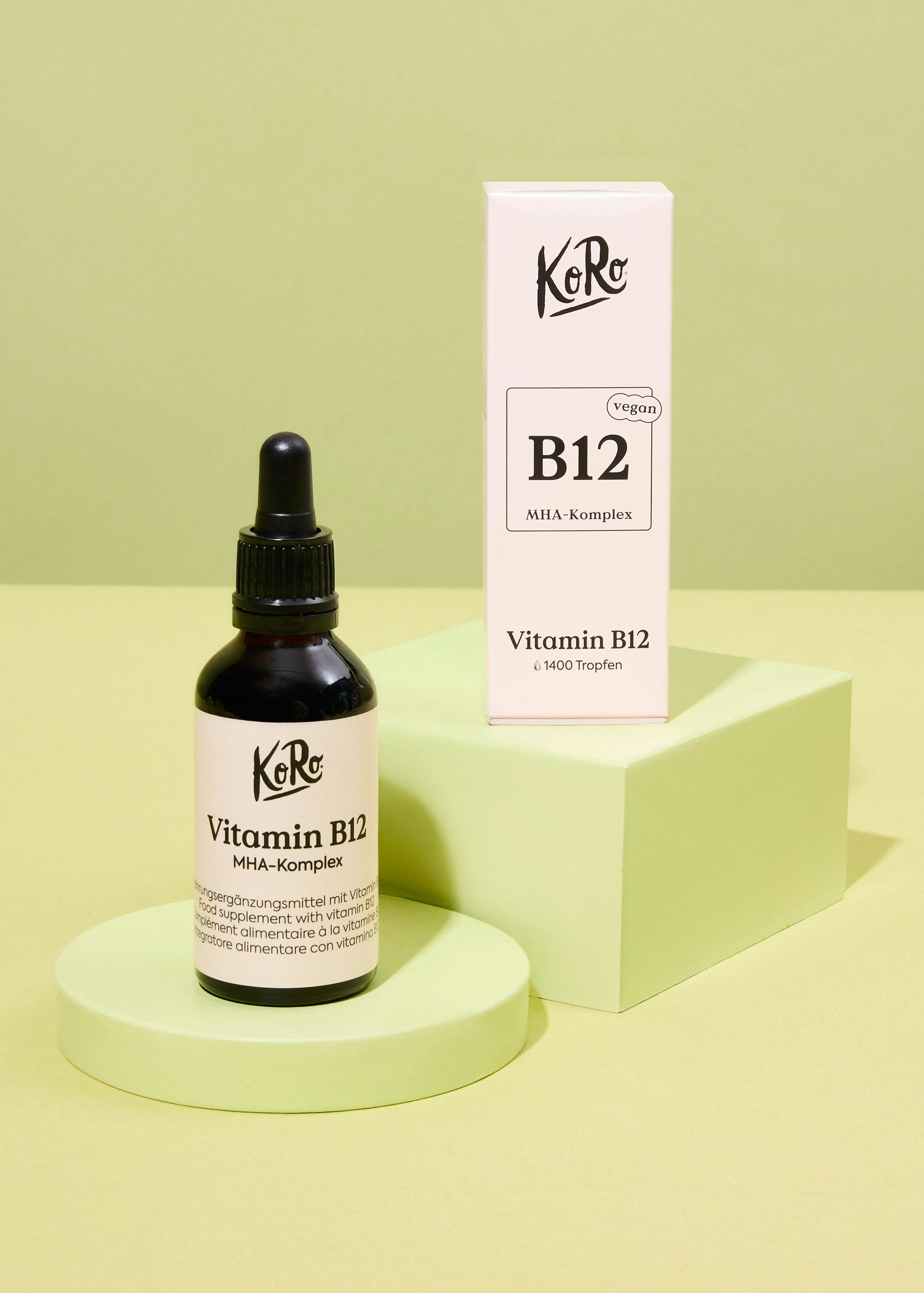eine Flasche und eine Schachtel mit vitamin b12
