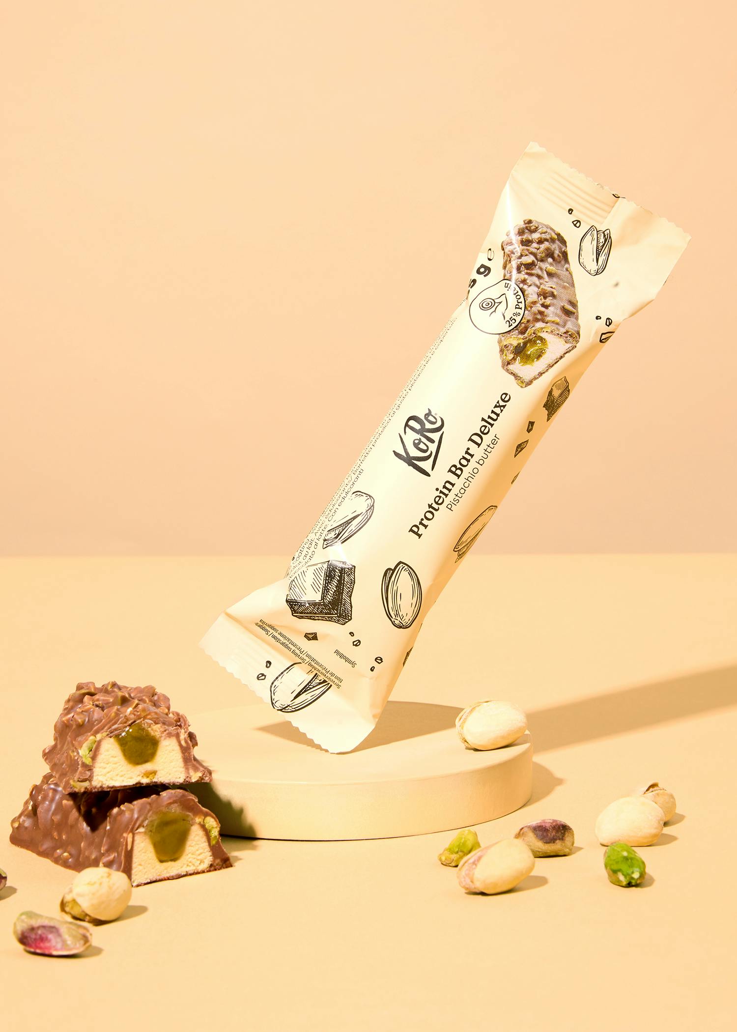 eine weiße verpackte protein-bar deluxe mit pistazien