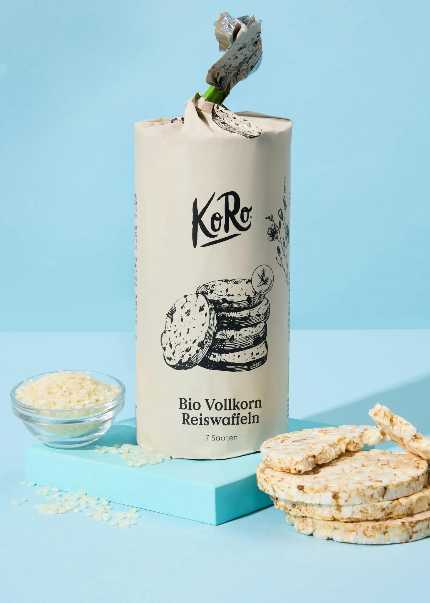 eine Tüte vollkornreiswaffeln steht auf einem Tisch